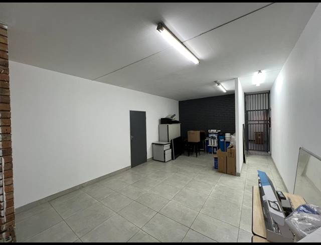 301M² WAREHOUSE TO LET IN STRIJDOMPARK